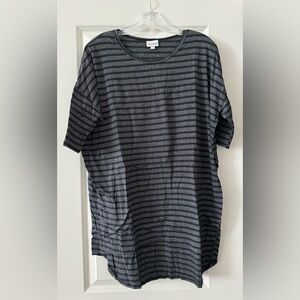 Lularoe Women’s striped tunic top. Size M. Black and gray. High-low hem.